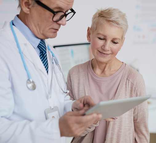 doctor discussing with light pink tshirt women